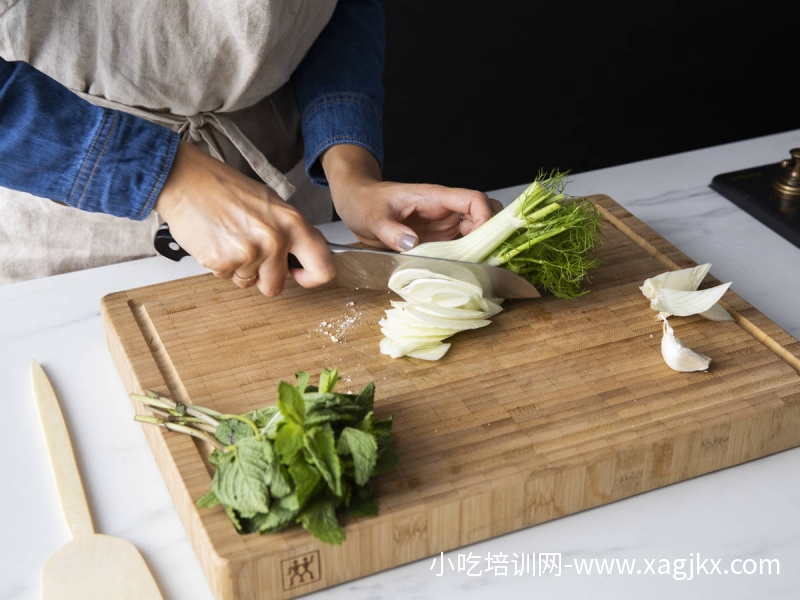 五品烩鹰嘴豆煎饼佐小茴香和橄榄【制作方式】